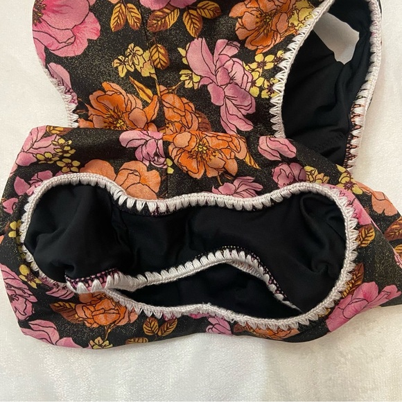 New! Victoria’s Secret Floral Cutout Ruffled One Piece Swimsuit 3539 - Picture 6 of 7